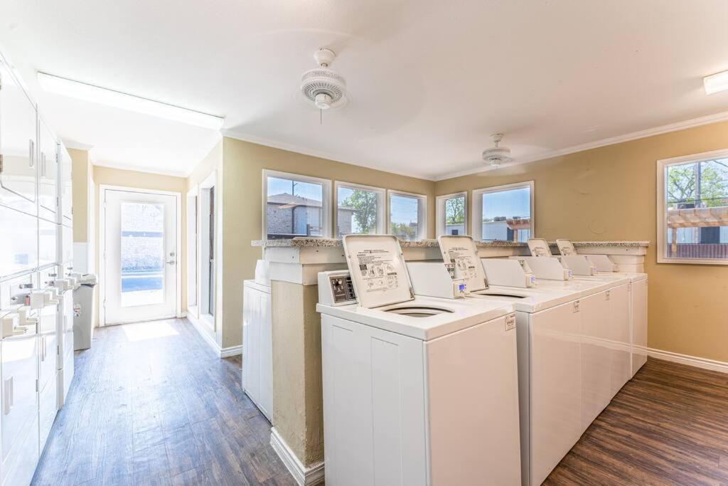 Central 1Br King Bed Suites, Close To Downtown & Domain Austin Bagian luar foto