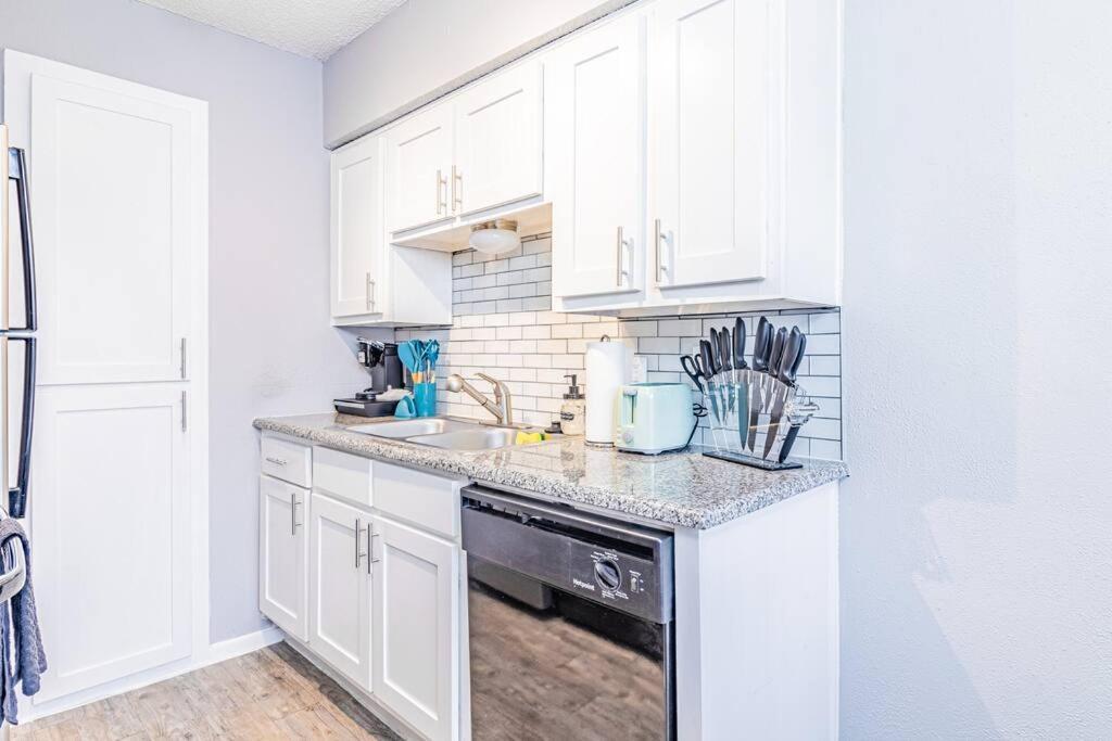 Central 1Br King Bed Suites, Close To Downtown & Domain Austin Bagian luar foto