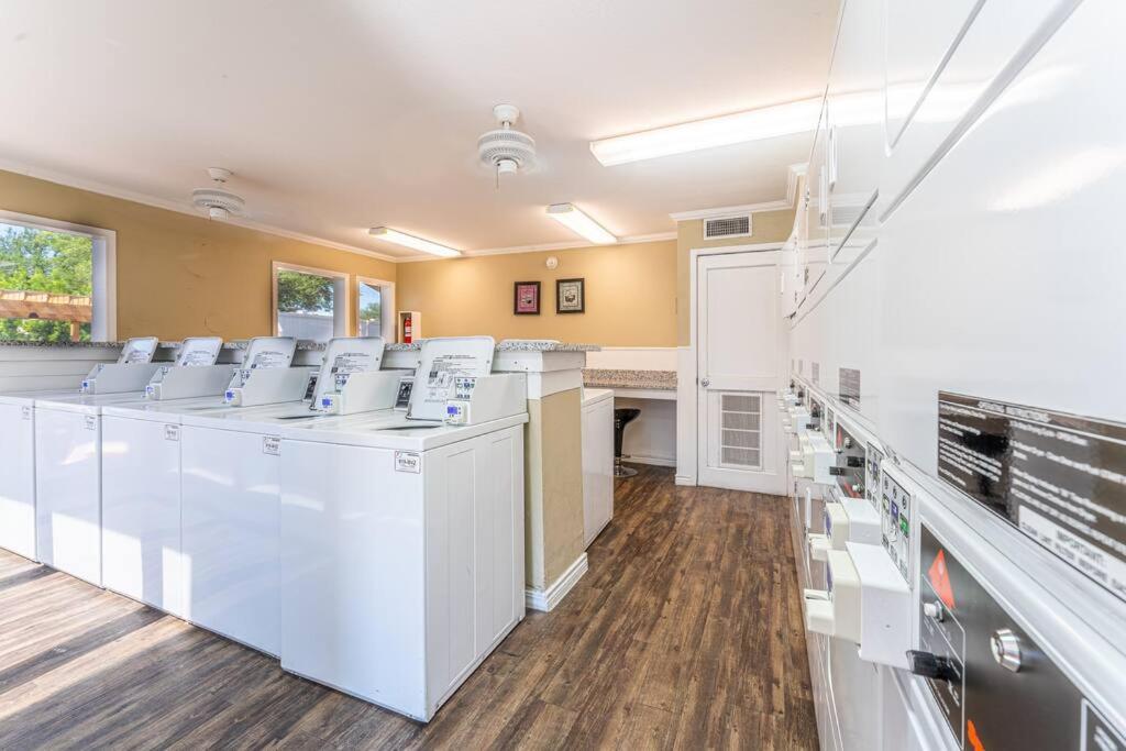 Central 1Br King Bed Suites, Close To Downtown & Domain Austin Bagian luar foto