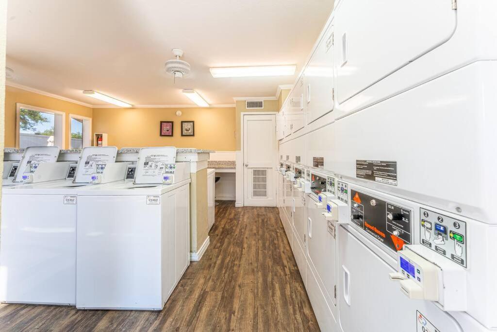 Central 1Br King Bed Suites, Close To Downtown & Domain Austin Bagian luar foto